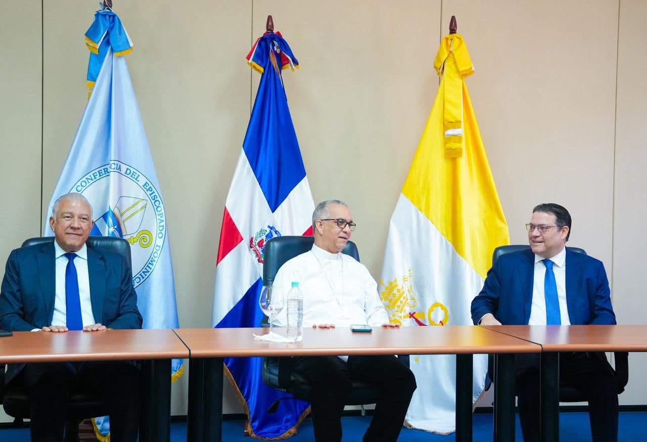 Gobierno explica plan para enfrentar crisis internacional al Episcopado Dominicano
