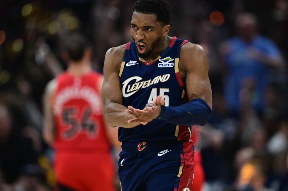 Mitchell anota 32 y Cavaliers vencen 126-113 a Raptors en el Juego 1 del Este