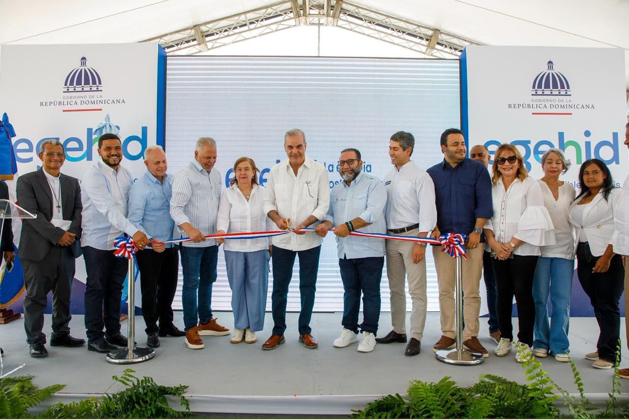 Imagen para: Luis Abinader abre la nueva arteria que enlaza Tavera y Jarabacoa