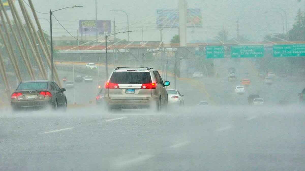 Aguaceros, tormentas eléctricas y ráfagas marcarán el clima hasta el sábado en RD